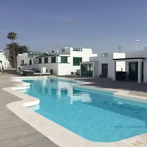Relax & Pool Next To The Apartment