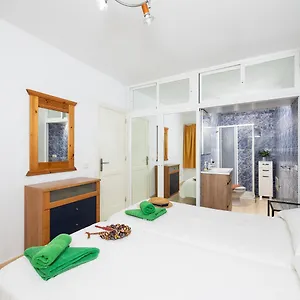 Jardines 2 Apartment
